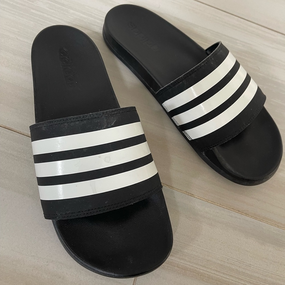 Men’s favorite Adidas slides (READ DESCRIPTION)